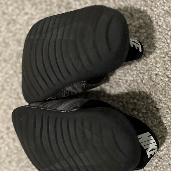 Toddler Nike sandals like new! - Picture 2 of 3